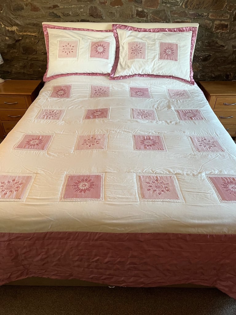 image for For Sale: Bedspread (Fit King or Double)