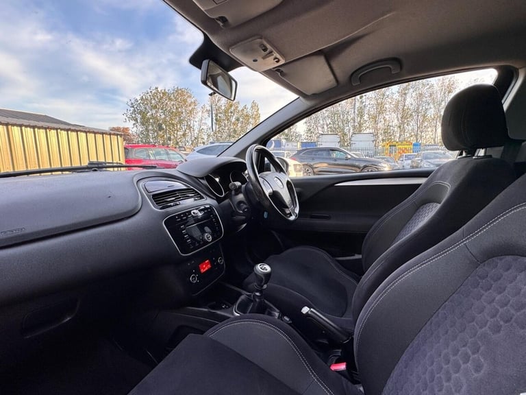 2014 Fiat Punto 1.4 Jet Black II Euro 6 (s/s) 3dr Hatchback Petrol Manual