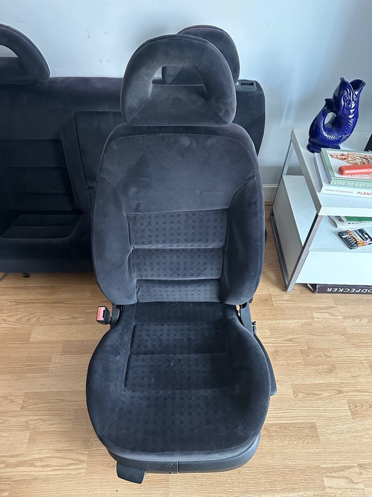 VW Golf Mk4/Bora car seats
