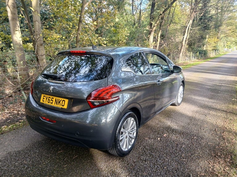 2015 Peugeot 208 1.2 PureTech 82 Allure 3dr HATCHBACK PETROL Manual