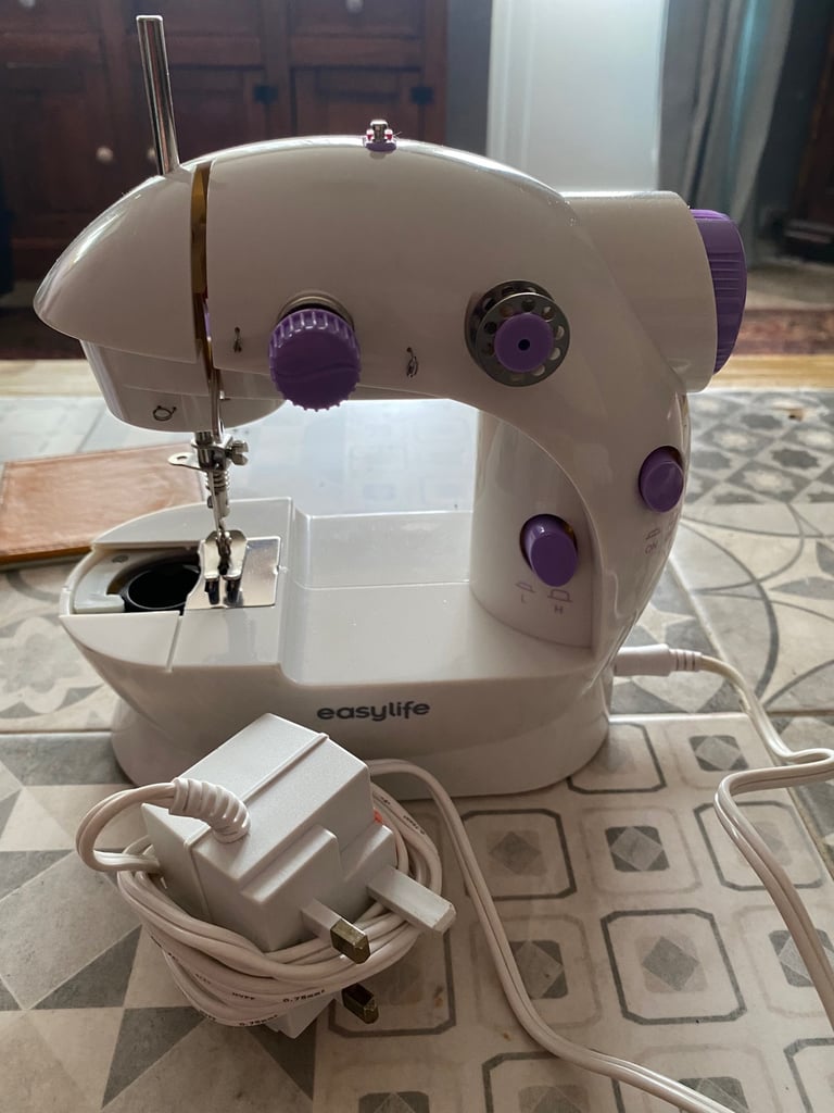 Small/ travel sewing machine 