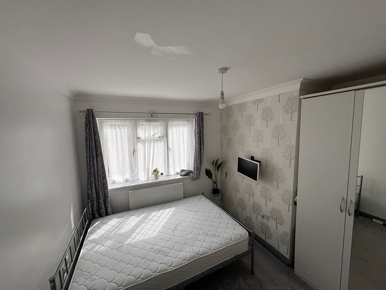 Maidenhead - 1 Bedroom with shared kitchen and toilet