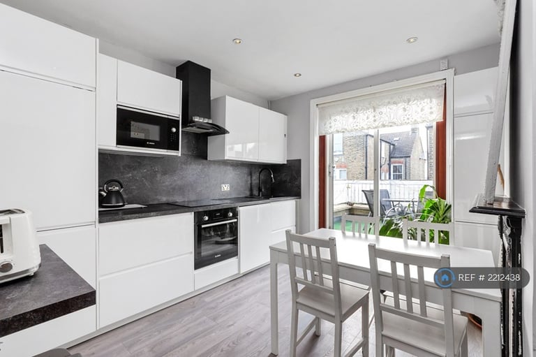 image for 3 bedroom flat in Brancaster Road, London, SW16 (3 bed) (#2212438)