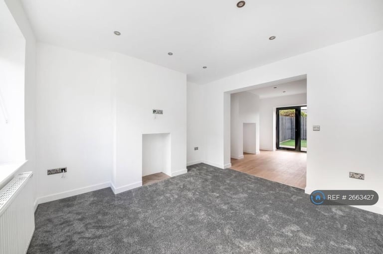 3 bedroom house in Westfield Avenue, Huddersfield, HD3 (3 bed) (#2663427)