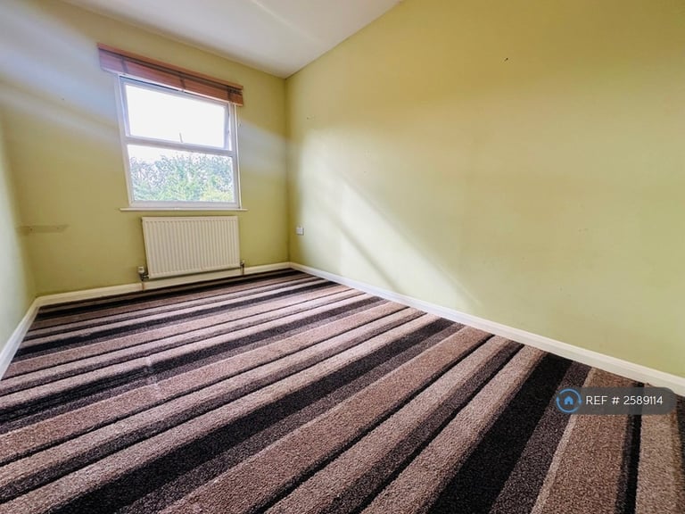 3 bedroom house in Marsh Road, Cowes, PO31 (3 bed) (#2589114)
