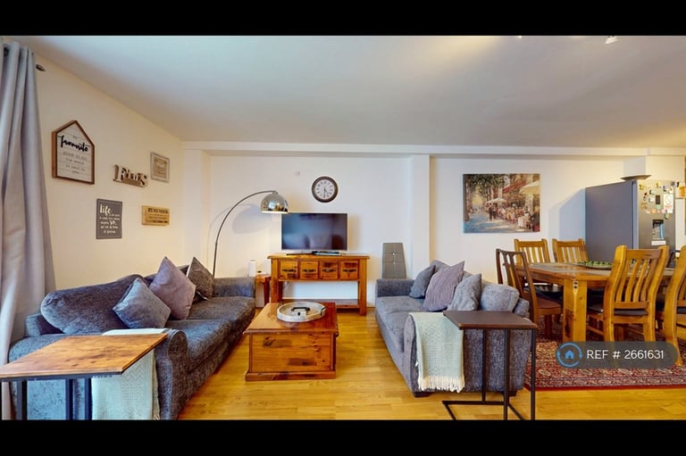image for 2 bedroom flat in Southwark Park Road, London, SE16 (2 bed) (#2661631)