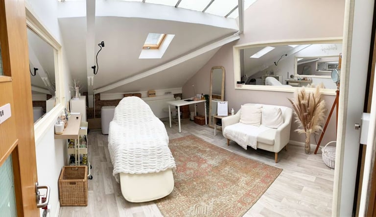 Beauty Room | Therapist Room | Creative Space | Office | Desk i in Wimbledon South West London SW19