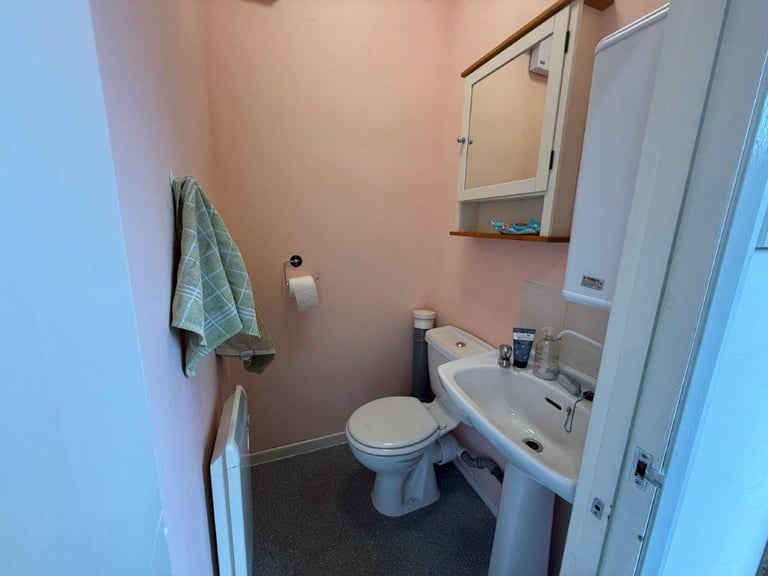 Main Workspace / Workshop / 3 Individual Garages Storage Unit Available 