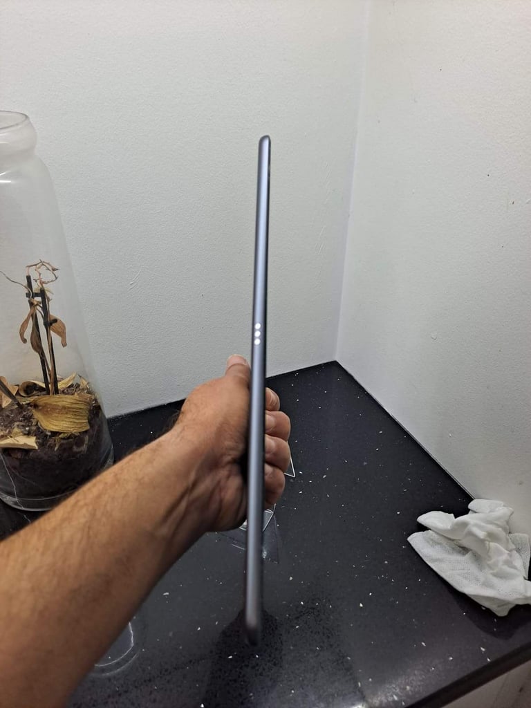 GENUINE APPLE IPAD AIR 3RD GEN 64GB 10.5 INCHES RATINA DISPLAY REFURBISHED EXCELLENT WIFI