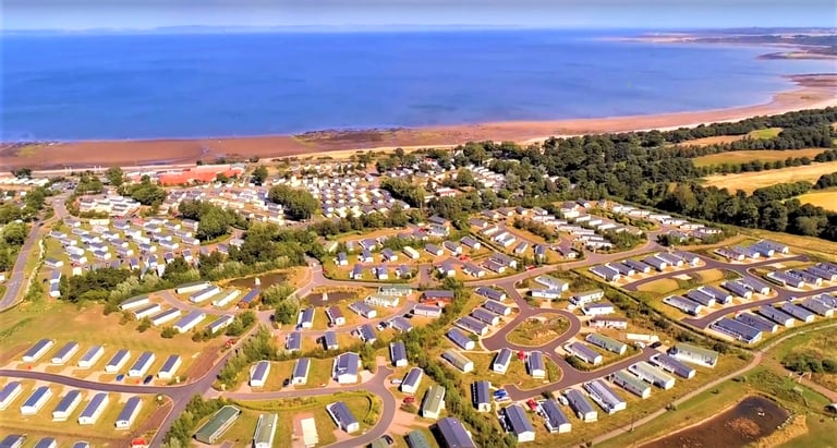 👻🎃 W/e Special TODAY Fri 17 Oct @ Seton Sands! 8-berth caravan with stunning views to rent / hire