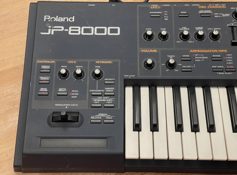 Roland JP8000 Analogue Modelling Keyboard Synthesiser The Classic SUPERSAW Synth