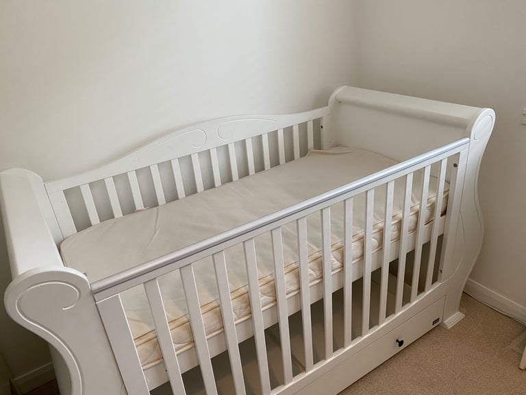 image for Tutti Bambini Louis 3 in 1 Deluxe Sleigh Cot Bed