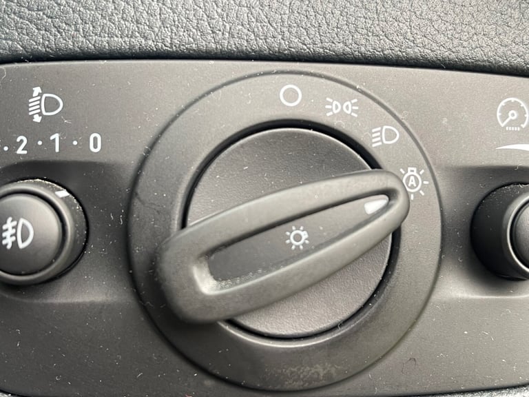 Ford C-Max Titanium 1.6TI 125BHP in Stunning Silver Metallic with Unmarked Cloth