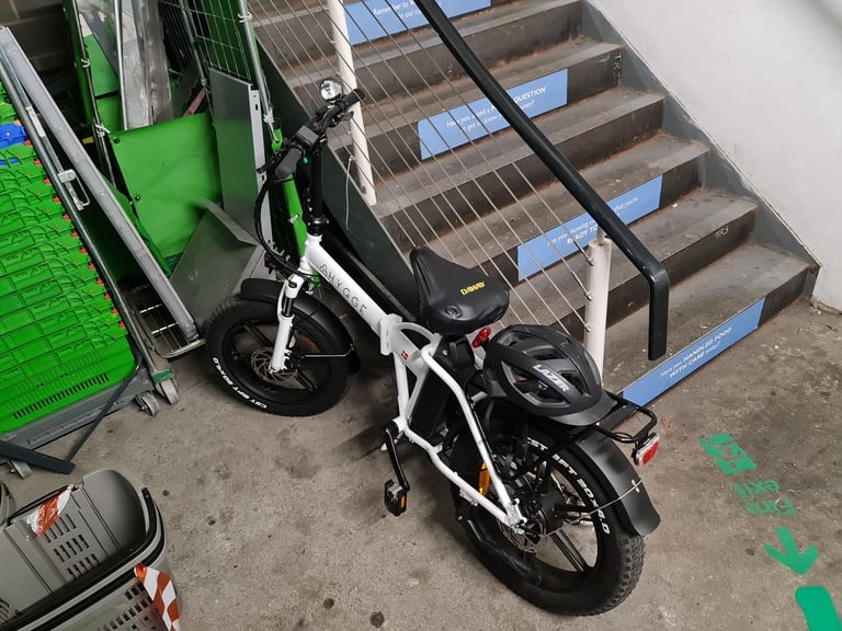 Hygge Vester Electric Folding eBike - white