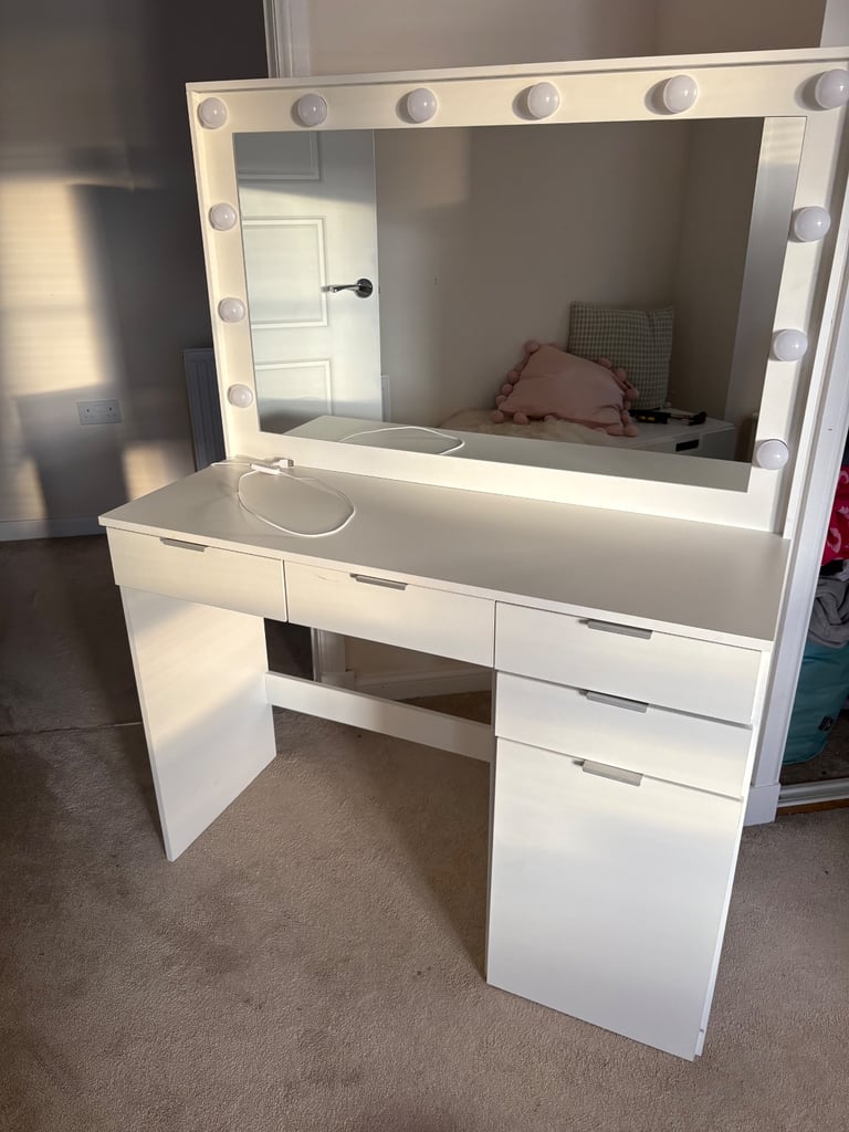 image for Dressing table with lights 
