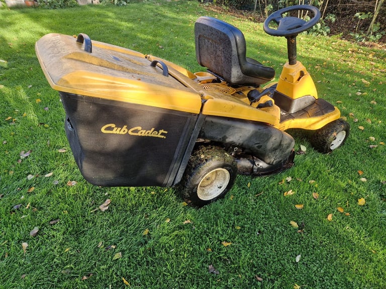 image for Versatile Cub cadet CC114 ta Ride-on mower - Collect, mulch or side discharge