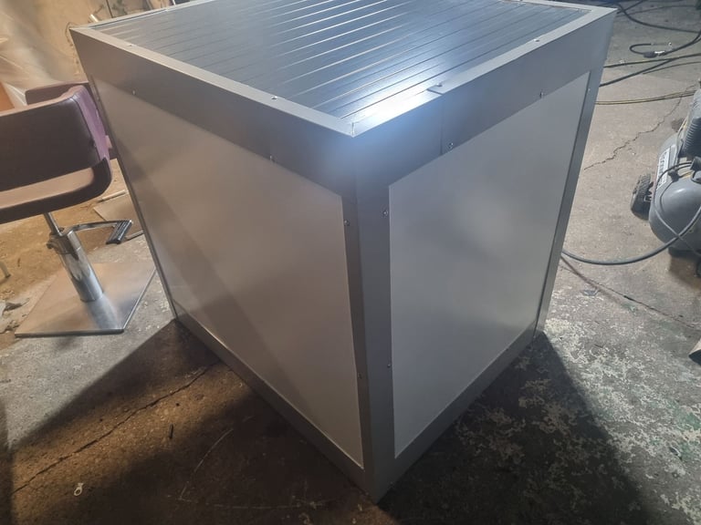 Dog kennel 