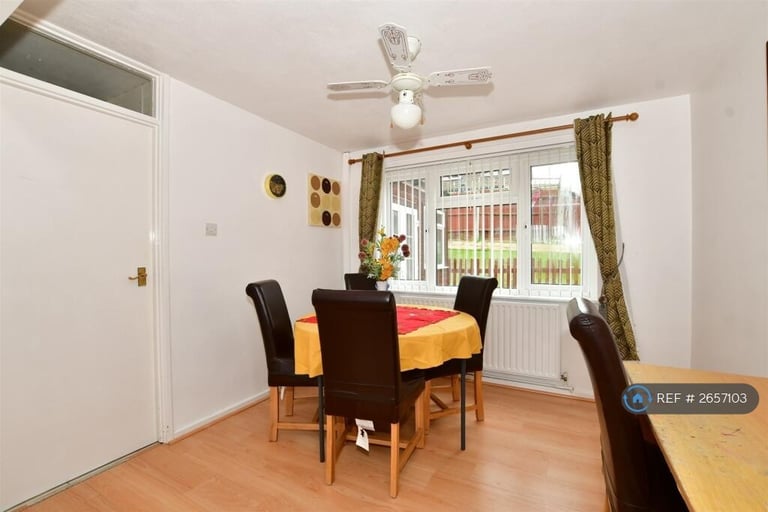 1 bedroom in Frimley Crescent, New Addington, Croydon, CR0 (#2657103)