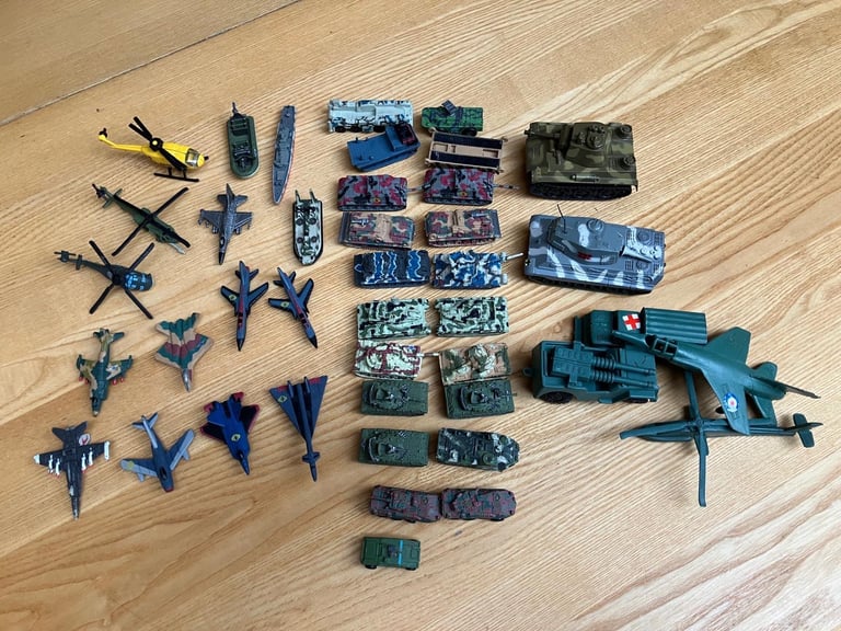 image for 42 assorted plastic tanks and planes