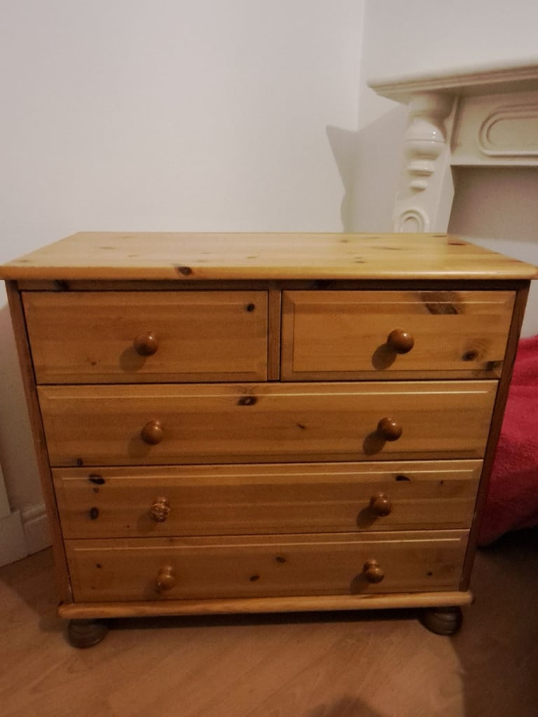 Solid wood wardrobe and drawers 