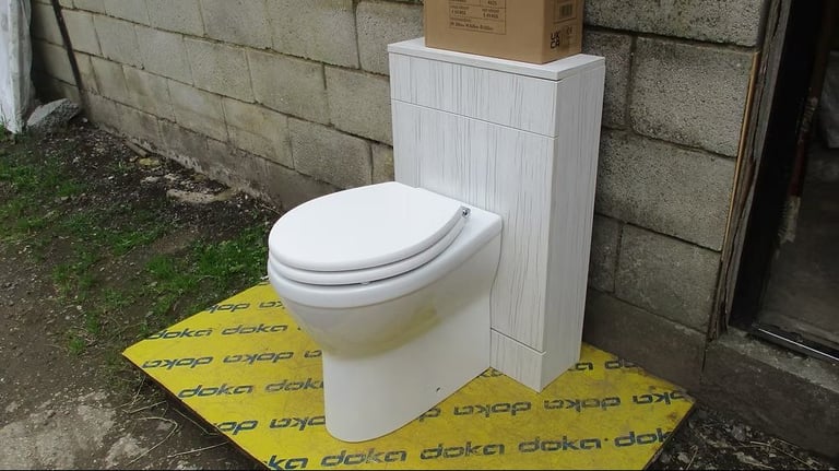 White Wood Concealed Unit With BTW Comfort Height Pan