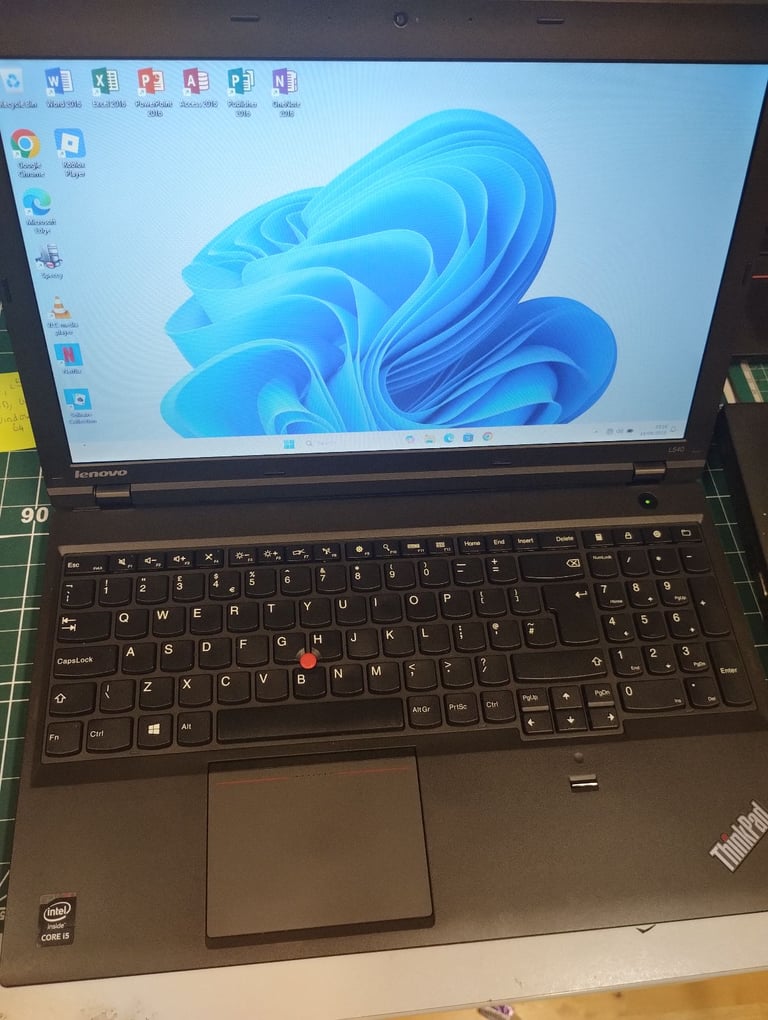 Lenovo ThinkPad Windows 11,  MICROSOFT OFFICE, 16GB RAM, i5, 240GB SSD Solid State, WebCam, DVD.