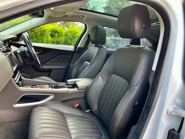 JAGUAR F-PACE 2.0 D180 Portfolio 2016