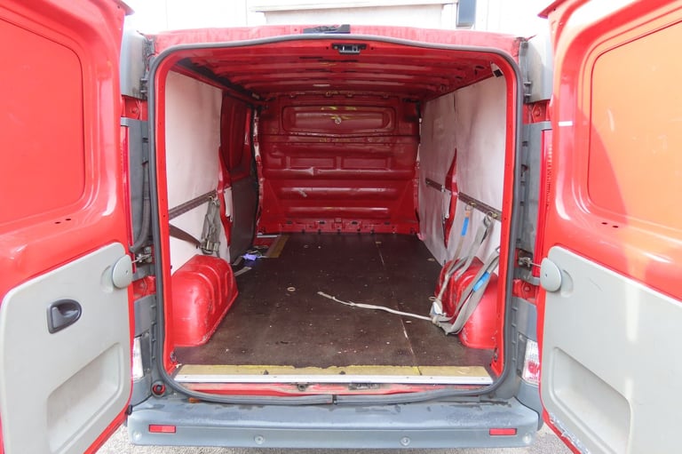 VAUXHALL VIVARO LONG WHEELBASE 6SPEED ECONOMY MODEL LOW MILES NO VAT ONE OWNER 