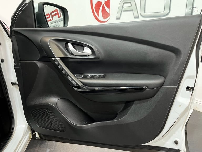 2019 Renault Kadjar 1.3 TCe Iconic SUV 5dr Petrol Manual Euro 6 (s/s) (140 ps) HATCHBACK Petrol M...