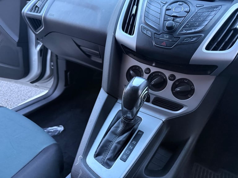  Ford Focus 1.6 Zetec Powershift Euro 5 5dr Petrol Automatic