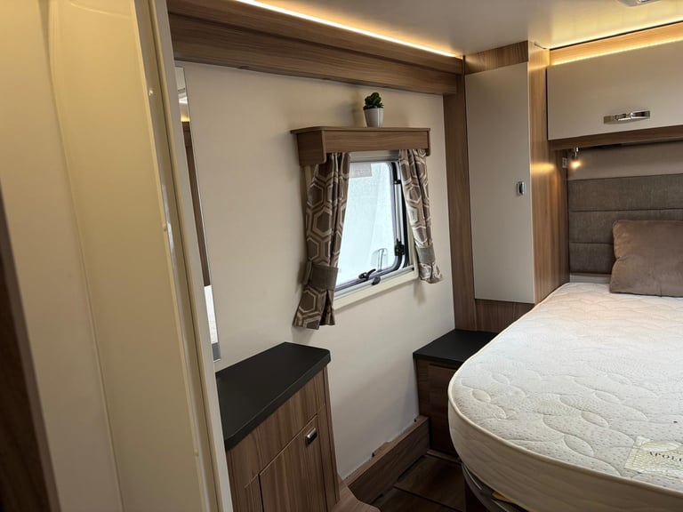 SWIFT BESSACARR HI-STYLE 599 MOTORHOME Alde, Auto Satellite, Tower Fridge, 