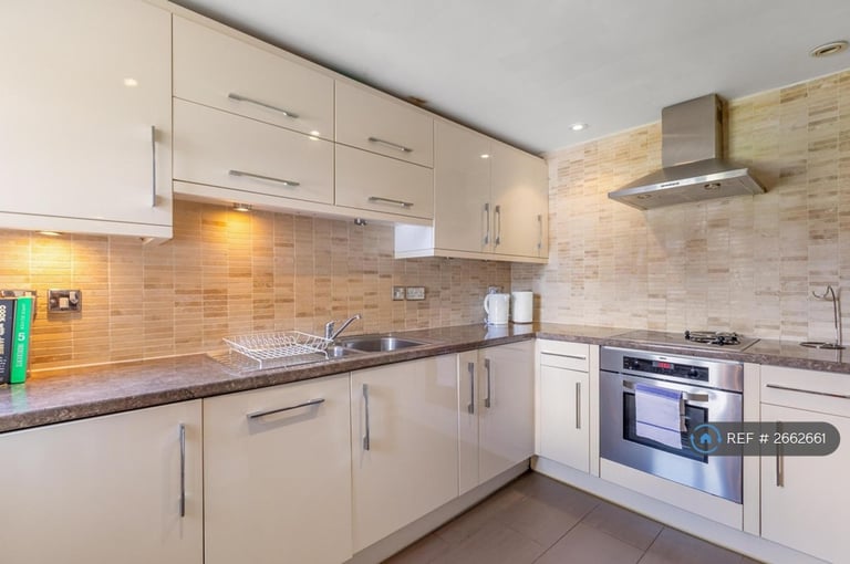 2 bedroom flat in Chelsea Court, London, N1 (2 bed) (#2662661)