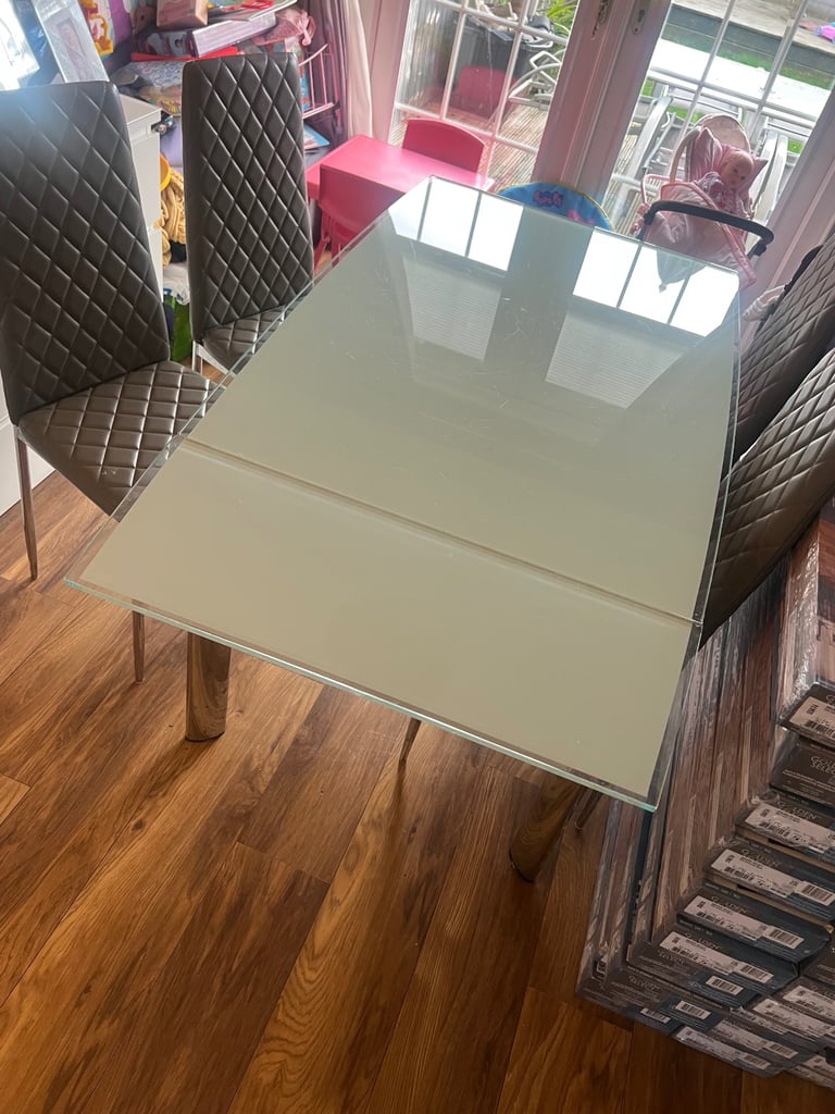 Glass extendable table and 4 chairs 