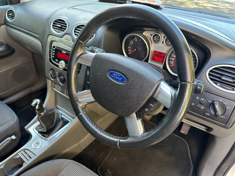 FORD FOCUS TITANIUM Hatchback, 2010, Manual, 1596 (cc), 5 doors