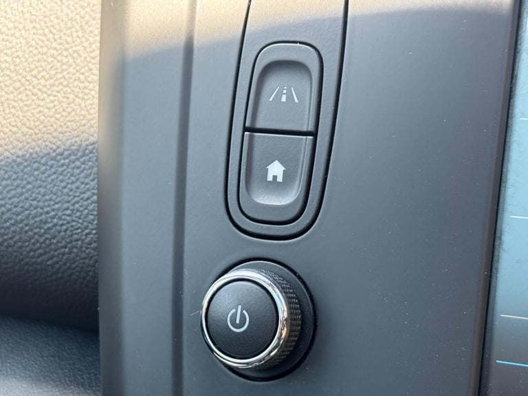 2017 Renault Kadjar 1.2 TCe Signature Nav Euro 6 (s/s) 5dr HATCHBACK Petrol Manual