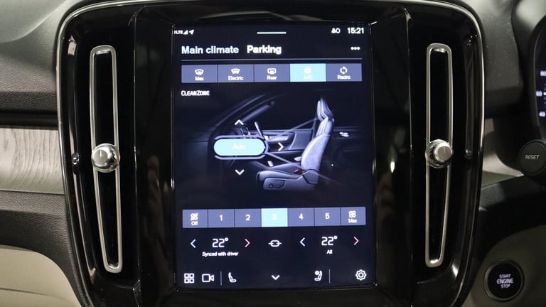  Volvo XC40 B4 (P) Ultimate Dark (360 Camera, Sunroof, BLIS) Petrol/Electric Hybrid Automatic