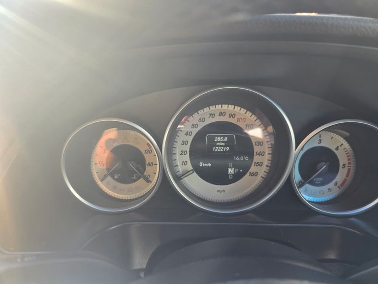 Mercedes-Benz, E CLASS, Saloon, 2015, Semi-Auto, 2143 (cc), 4 doors