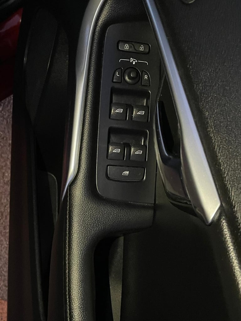 2015 Volvo V40 D4 [190] SE Lux Nav 5dr HATCHBACK DIESEL Manual