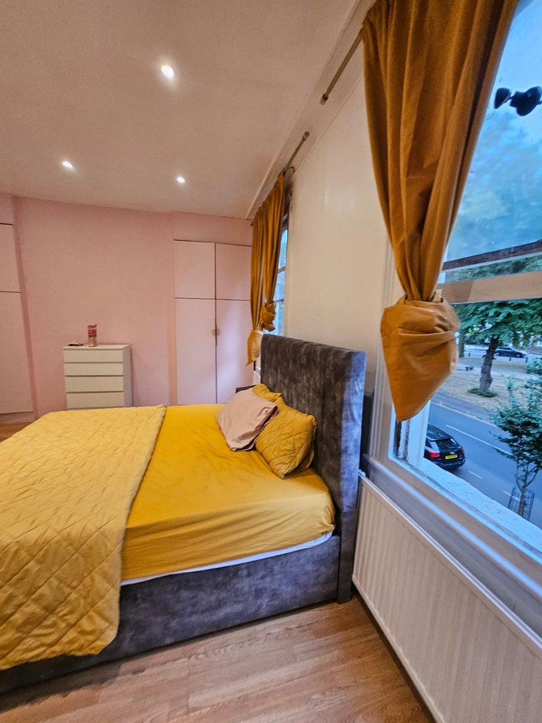 Room for rent immediatelly available 