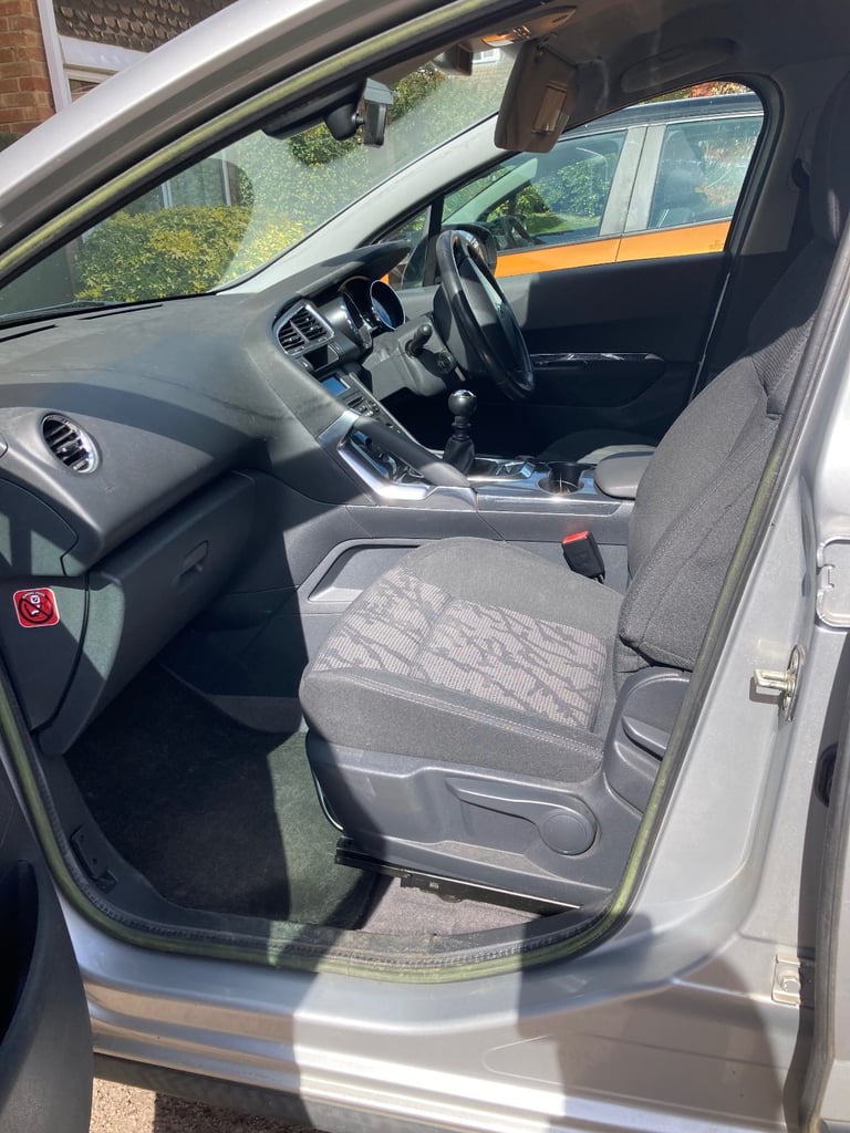 Peugeot, 3008, Hatchback, 2011, Manual, 1560 (cc), 5 doors