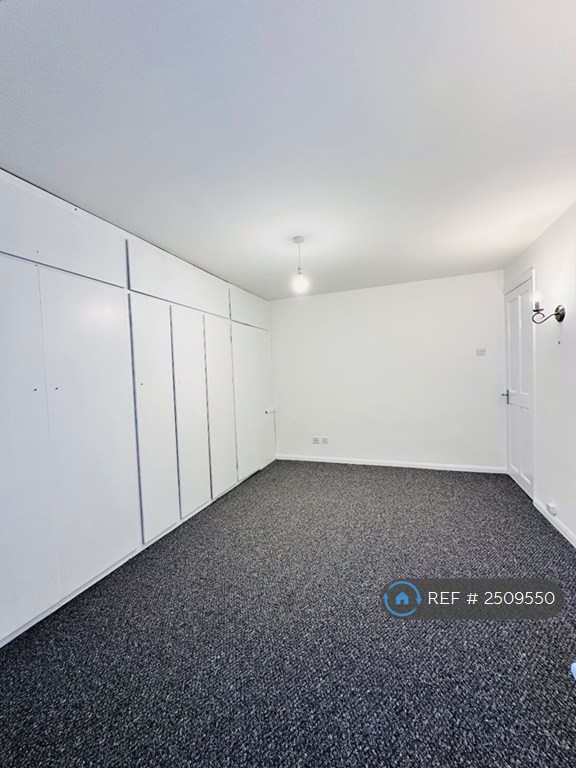 3 bedroom house in Romsey Close, Stanford-Le-Hope, SS17 (3 bed) (#2509550)