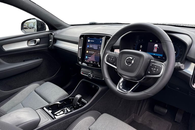 2023 Volvo XC40 2.0 B3 MHEV Plus DCT Auto Euro 6 (s/s) 5dr SUV PETROL Automatic