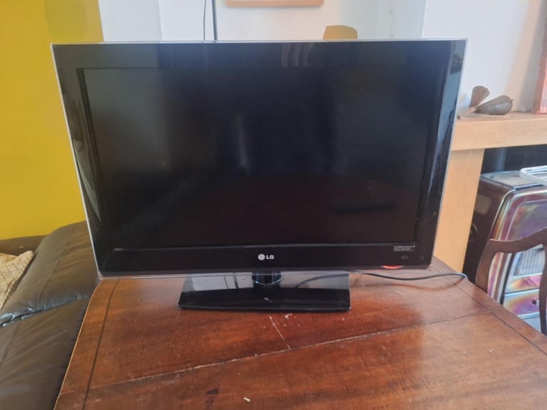LG 32" TV model no. 32LH4010