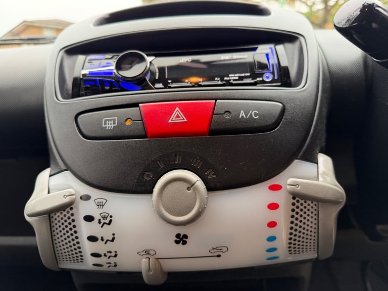 Toyota, AYGO, Hatchback, 2013, Manual, 998 (cc), 3 doors