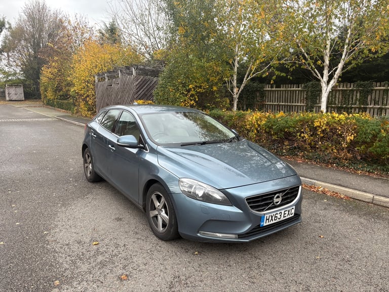 2013 63 plate new shape Volvo v40 se 1.6 d2 Automatic 5 door hatchback blue £2750