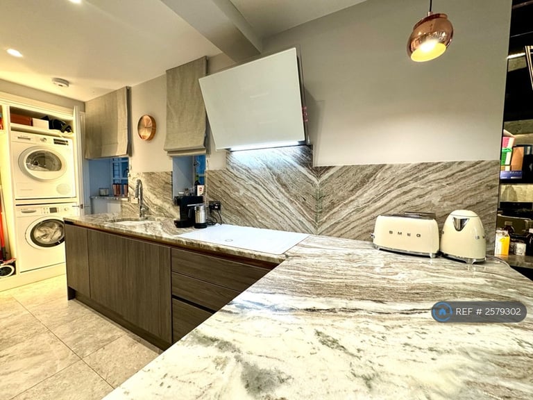 4 bedroom flat in Chiltern Court, London, NW1 (4 bed) (#2579302)