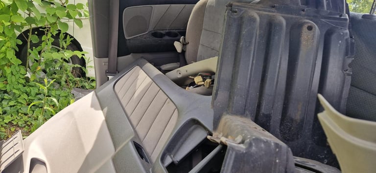 **BREAKING** FRONT SCREEN EXSAUST TOYOTA ALPHARD ALSO BODYSHOP 