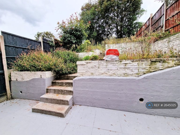 3 bedroom house in Aylesbury Crescent, Birmingham, B44 (3 bed) (#2645025)