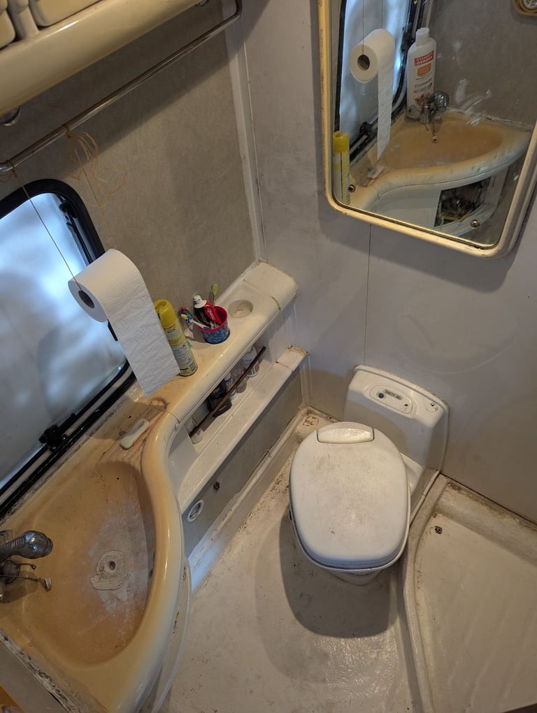 Spacious 6-Berth Motorhome - Ford, TRANSIT 110, 1997, 2500 (cc)