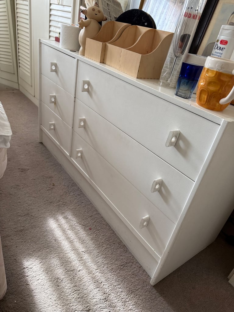 Chest of drawers